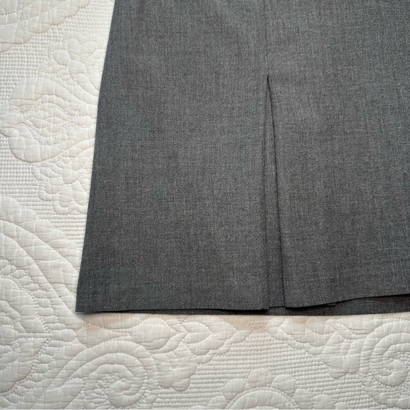 Vintage Y2K Old Navy Low Rise Mini Skirt. Fall 2004 Collection. Size 8. Gray. - Picture 2 of 7